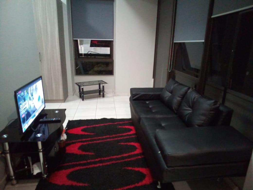 Apartment The Kellyrose Experiment *